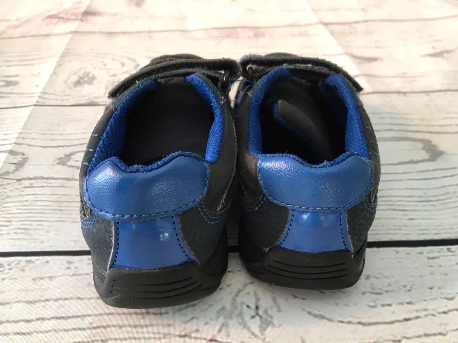 Size 9H clarks trainers blue